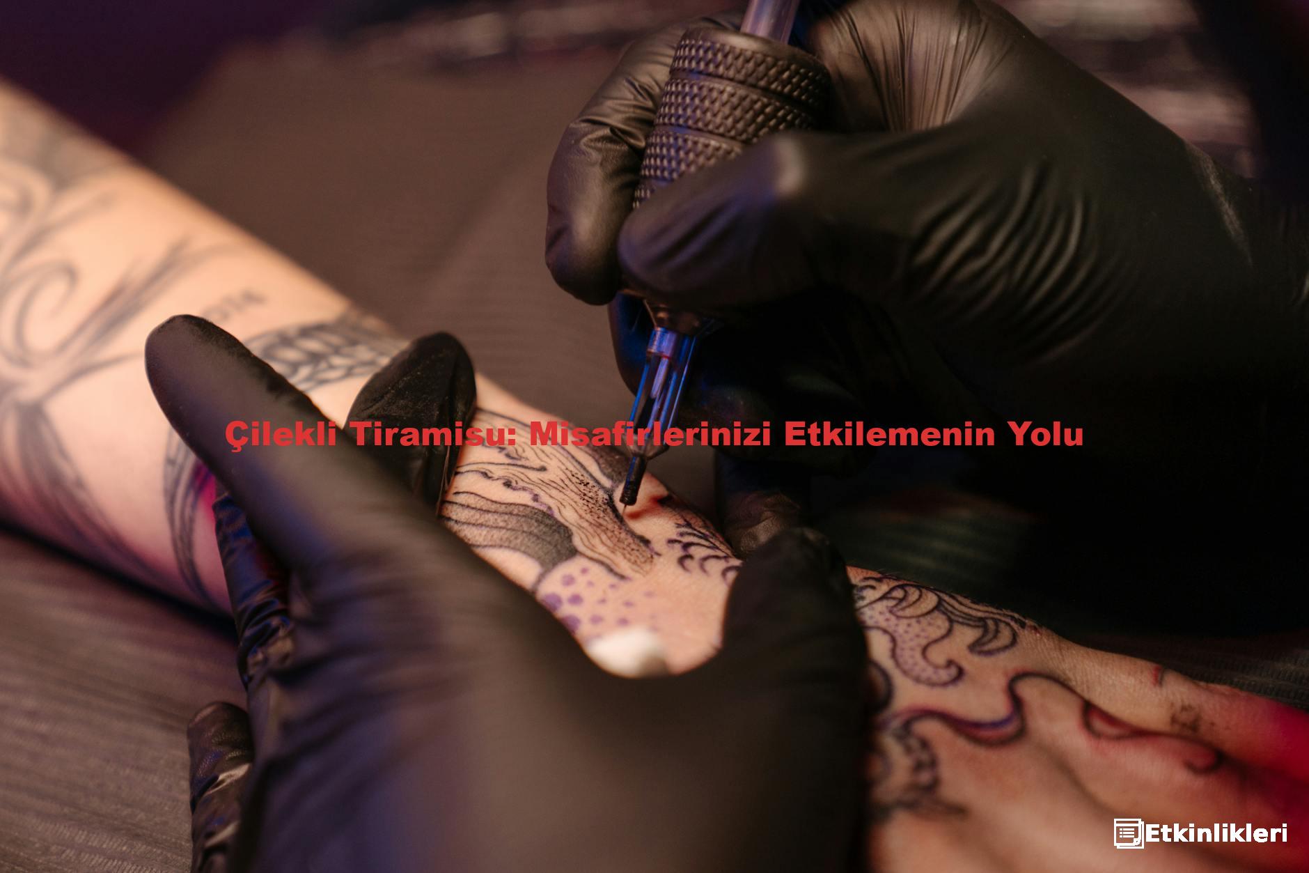 Çilekli Tiramisu: Misafirlerinizi Etkilemenin Yolu